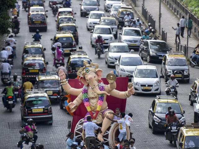 People carry an Lord Ganesha in Dadar in Mumbai. Idols will be immersed in water bodies across the city on September 6, 9, 10 and 15. (Kunal Patil/Hindustan Times) 