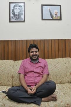 Che Guevara and Kejriwal portraits are on the wall of a drawing in Sector 16, Chandigarh, where Pathak meets people and brainstorms. (Keshav Singh/HT Photo)