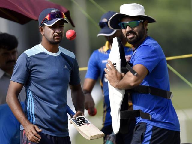 India Green Players Murli Vijay and Pragyan Ojha during the Practice session. (Ravi Choudhary/HT PHOTO) India Green Players Murli Vijay and Pragyan Ojha during the Practice session. (Ravi Choudhary/HT PHOTO)