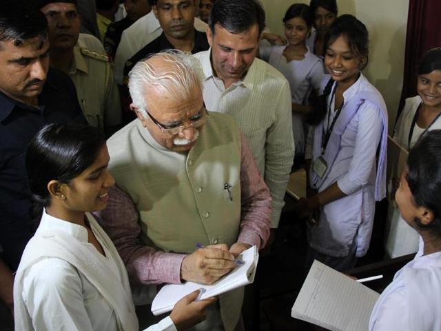 Manohar Lal Khattar, chief minister of Haryana, during an interaction with students of Classes 9 and 10 in Government Senior Secondary school Chakkarpur in Gurgaon. (Parveen Kumar/Hindustan Times) Manohar Lal Khattar, chief minister of Haryana, during an interaction with students of Classes 9 and 10 in Government Senior Secondary school Chakkarpur in Gurgaon. (Parveen Kumar/Hindustan Times)
