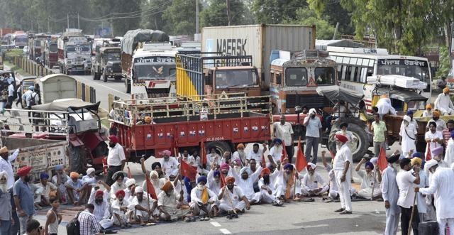 Kisan union members block the national highway in Amritsar on Monday. (Gurpreet Singh/HT Photo)