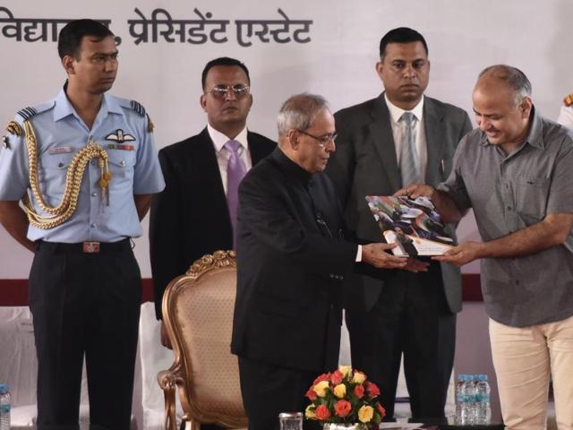 President Pranab Mukherjee receives a copy of ’Umang’ from Delhi’s deputy chief minister Manish Sisodia during a function at Dr Rajendra Prasad Sarvodaya Vidyalaya at President's Estate in New Delhi on Monday. (Vipin Kumar/HT PHOTO)