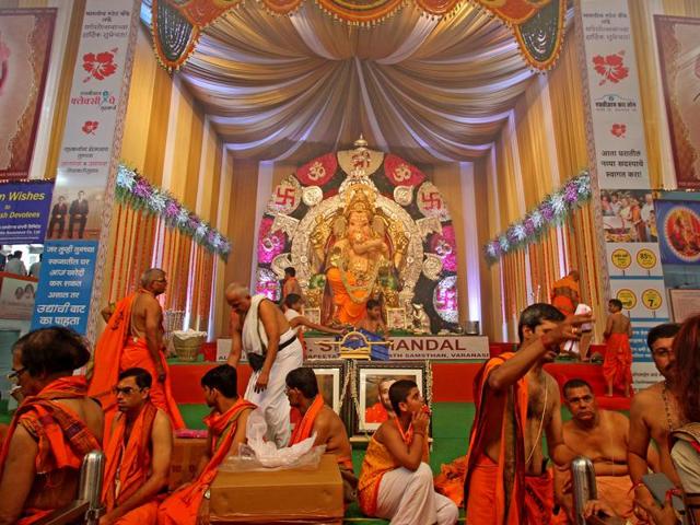 The Ganpati at King’s Circle’s GSB Seva Mandal. This is Mumbai’s richest mandal, known for its ‘Gold Ganesh’, and will be under the surveillance of 48 CCTV cameras. (Satyabrata Tripathy/ HT Photo)