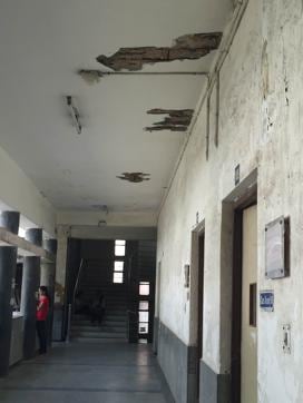 A part of the ceiling fell, injuring five students. (Nikita Saxena/HT)