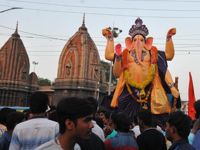 Sneha Navyuvak Mandal takes out a procession on the occasion of Ganesh Chaturthi in Indore on Monday.(Arun Mondhe/ HT photo)