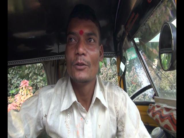 Auto driver Sunil Bhil, 35, parked his vehicle near the Navghar ST depot and went inside to receive his parents (Zakir Mesthri/HT Photo) Auto driver Sunil Bhil, 35, parked his vehicle near the Navghar ST depot and went inside to receive his parents (Zakir Mesthri/HT Photo)