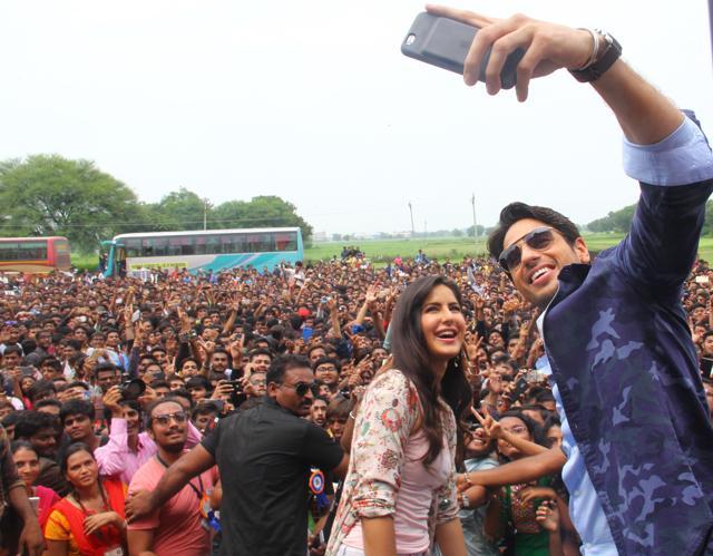 Katrina Kaif and Siddharth Malhotra at Hasmukh Goswami College of Engineering to promote ’Baar Baar Dekho’, near Ahmedabad in Gujarat. (Siddharaj Solanki/HT Photo) Katrina Kaif and Siddharth Malhotra at Hasmukh Goswami College of Engineering to promote ’Baar Baar Dekho’, near Ahmedabad in Gujarat. (Siddharaj Solanki/HT Photo)