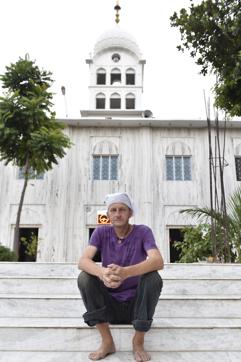 Holgar Misch at the gurdwara. (Gurpreet Singh/HT Photo)