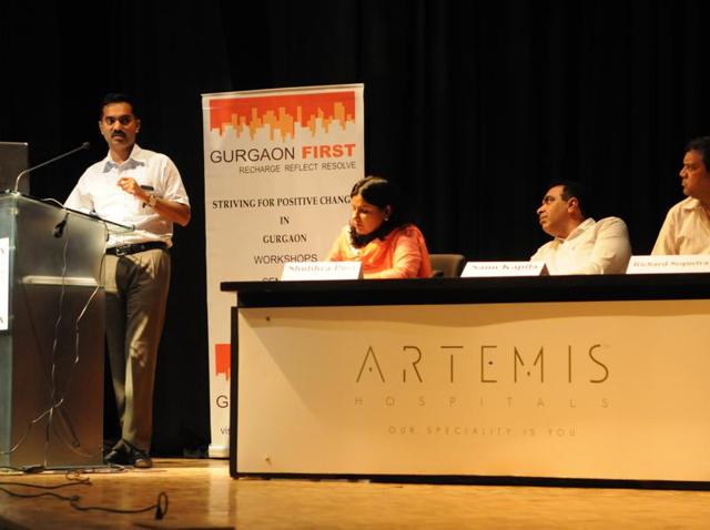 MCG commissioner TL Satyaparkash addresses RWA members at the RWA conclave 2016 on Tuesday (Parveen Kumar/HT Photo) MCG commissioner TL Satyaparkash addresses RWA members at the RWA conclave 2016 on Tuesday (Parveen Kumar/HT Photo)