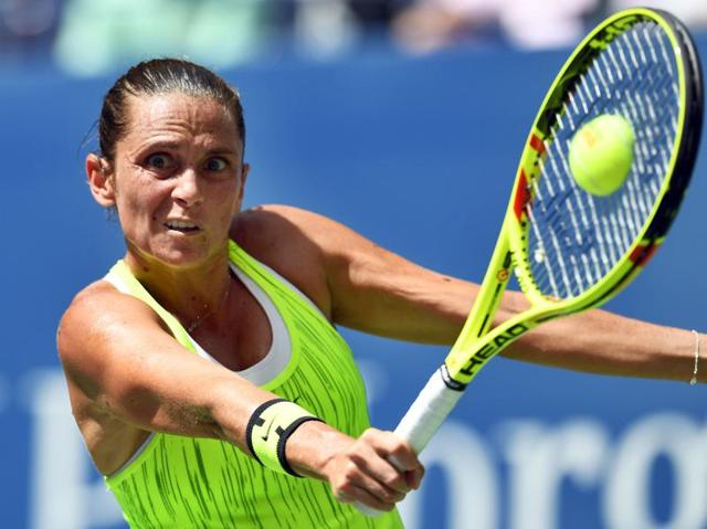 Vinci plays a backhand slice return. (AFP)
