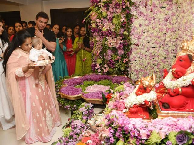 Arpita Khan performs Ganesha aarti and ensures son Ahil is involved in the festivities too. (Yogen Shah)