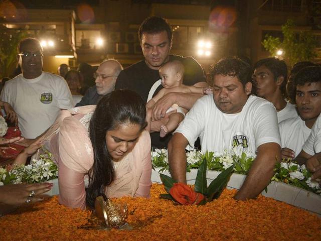 Arpta performs the Ganpati visarjan ritual on Tuesday. (Yogen Shah)
