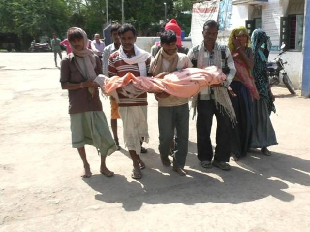 Pagu Garwar brought the body to the Meghnagar health centre for official post-death formalities, but doctors there refused to conduct an autopsy saying the family needs to inform police first.(HT Photo)