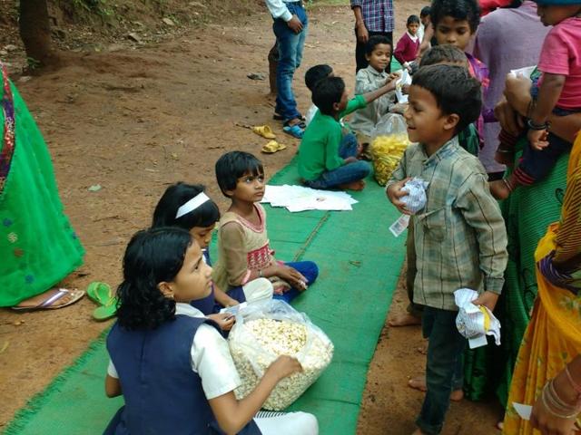 Children engage in a maths activity under the Eklavya Foundation’s Shiksha Protsahan Kendra. (HT photo) Children engage in a maths activity under the Eklavya Foundation’s Shiksha Protsahan Kendra. (HT photo)