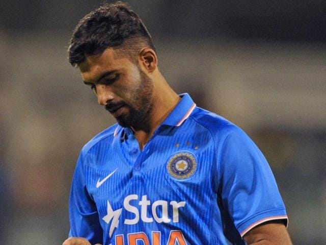 Indian cricketer Barinder Sran during the net session.(PTI Photo) Indian cricketer Barinder Sran during the net session.(PTI Photo)