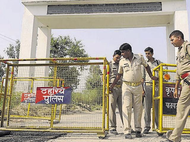 A 38-year-old primary school teacher Manoj Sisodiya was found murdered near his residence Thursday morning at Bisada village.(Burhaan Kinu/HT Photo)