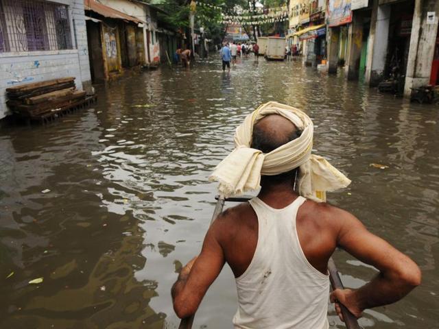 Parts of Kolkata remained water logged on Tuesday and Wednesday.(Subhankar Chakraborty/HT PHOTO) Parts of Kolkata remained water logged on Tuesday and Wednesday.(Subhankar Chakraborty/HT PHOTO)