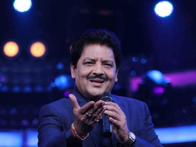 Udit Narayan says Asha Bhosle is a “charming” lady, who is always smiling and cracking jokes. (HT Photo )