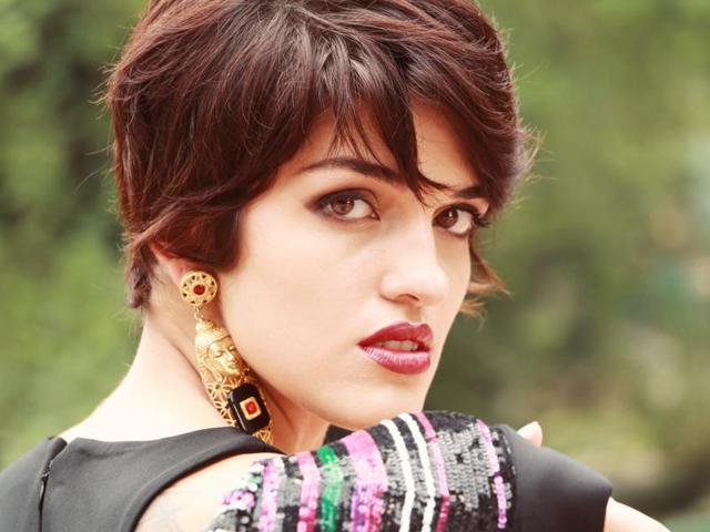 With imaginative styling and adventurous makeup, you can give a party-perfect spin to your jumpsuit.(Shara Ashraf) With imaginative styling and adventurous makeup, you can give a party-perfect spin to your jumpsuit.(Shara Ashraf)