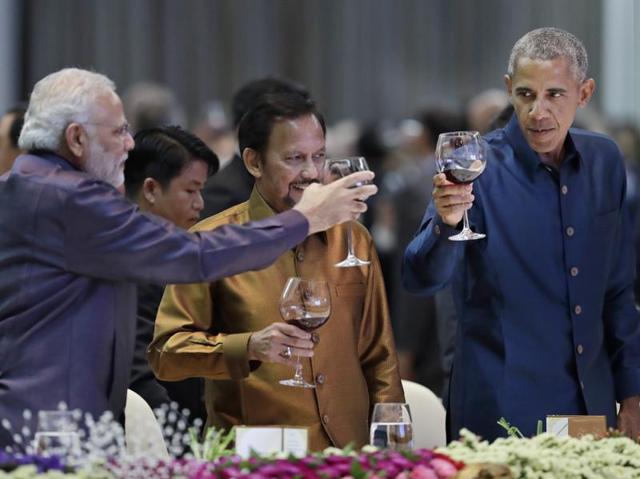 From left, Prime Minister Narendra Modi, Brunei's Sultan Hassanal Bolkiah and US President Barack Obama, toast at the ASEAN Gala Dinner in Vientiane, Laos,  on Sept. 7, 2016.  (AP) 