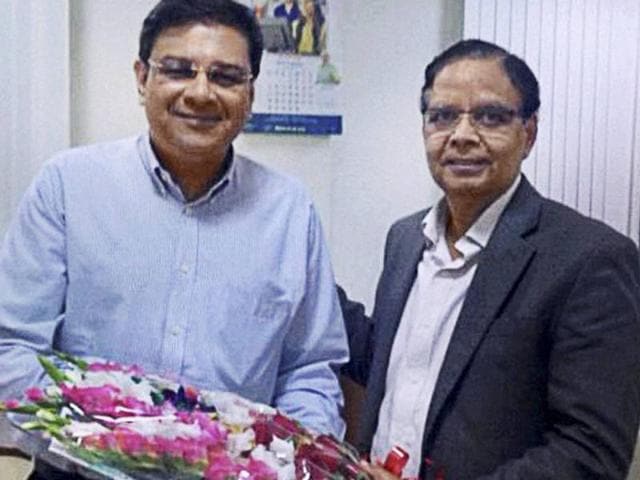 RBI governor Urjit Patel poses with NITI Aayog chairman Arvind Panagariya (right) in the latter’s office in New Delhi on Wednesday. Patel called on finance minister Arun Jaitley on Thursday. (PTI)