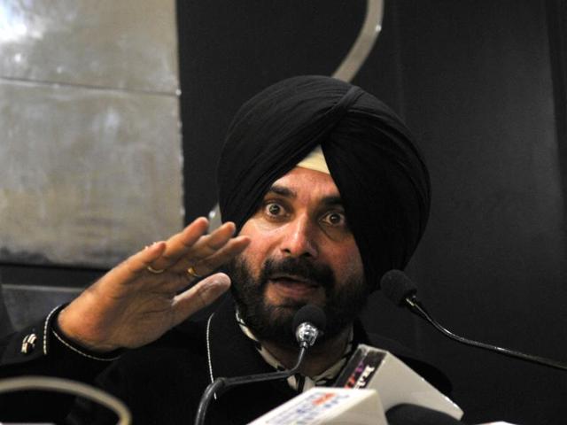 On SAD-BJP regime, Sidhu said, “The government should be for the people but in Punjab it is all about one family.” Punjab goes to the polls early next year and the AAP and Congress are looking to end a decade-long rule by the Badals. The young AAP has been on the rise with thousands flocking to its rallies but has been hit recently by controversy surrounding the removal of its state chief. (Ravi Kumar/HT Photo)