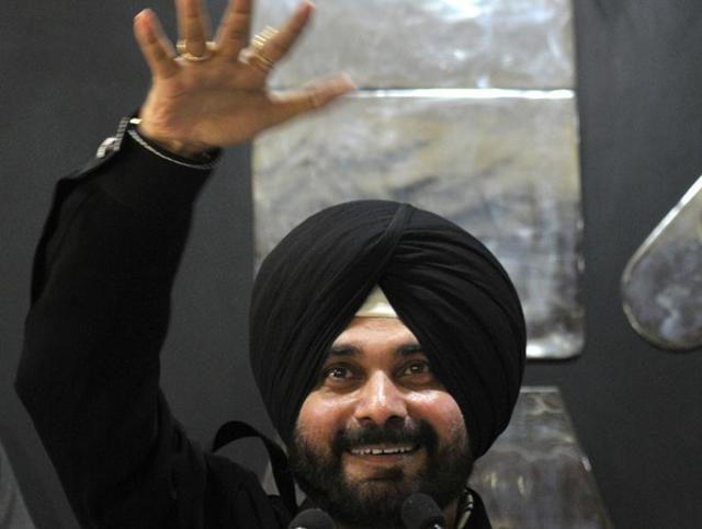 Sidhu said Aam Aadmi Party chief Arvind Kejriwal wants only “yes men” and asked him not to fight the upcoming Punjab polls in return of a ministerial position for his wife. (Ravi Kumar/HT Photo)