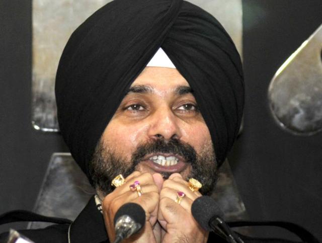 “Kejriwal ji told me ‘don’t fight elections, ask your wife to contest; will make her a minister.” Sidhu claimed. (Ravi Kumar/HT Photo)