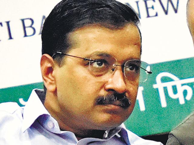 Delhi chief minister Arvind Kejriwal at Ludhiana railway station on September 8, 2016. Disgruntled AAP workers greeted Kejriwal, the party president, over allegations of corrupt party workers.(Gurminder Singh/HT Photo)