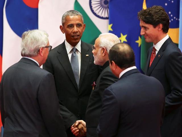Obama talks to Canadian prime minister Justin Trudeau, Modi and European Commission President Jean-Claude Juncker during the G20 Summit in Hangzhou, Zhejiang province, China September 4, 2016.  (REUTERS) 