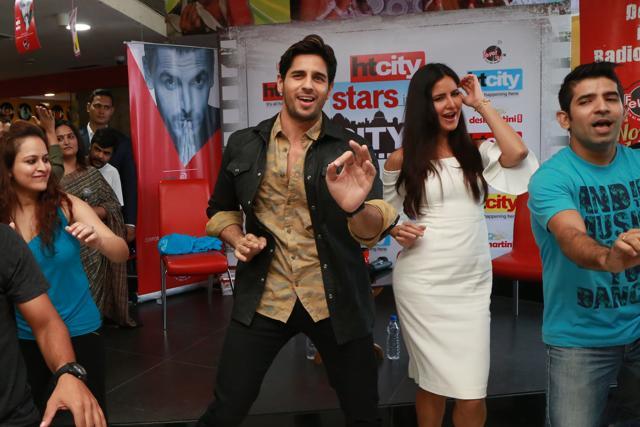 Katrina Kaif and Sidharth Malhotra set the stage on fire with Kala Chasma moves. (Amal KS/HT Photo)