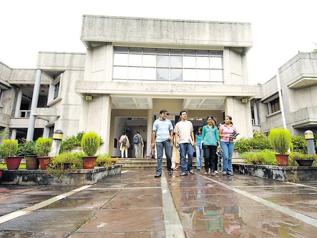 There is much more placement action for start-ups at the private institutes.(HT File) There is much more placement action for start-ups at the private institutes.(HT File)