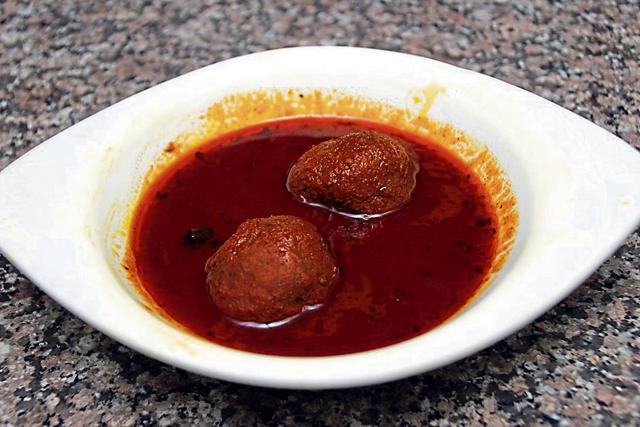 This eatery uses Kashmiri spices such as cardamom, ginger, cinnamon with fennel powder to perfection. (PHOTOS: SHIVAM SAXENA/HT) This eatery uses Kashmiri spices such as cardamom, ginger, cinnamon with fennel powder to perfection. (PHOTOS: SHIVAM SAXENA/HT)