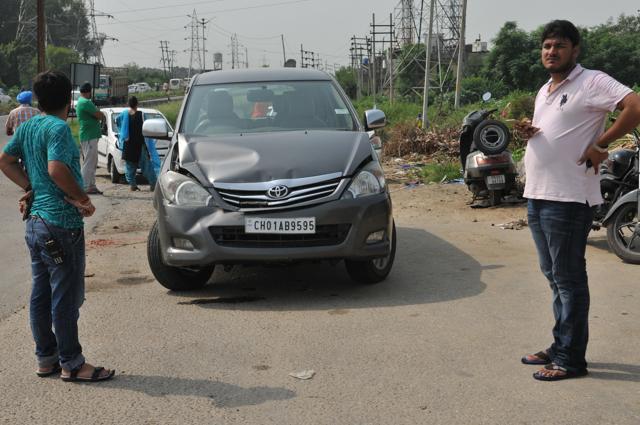 The damaged car of Delhi chief minister Arvind Kejriwal after a road accident near Punjab Armed Police (PAP) Chowk on the outskirts of Jalandhar on Friday morning. (Pardeep Pandit/HT Photo)