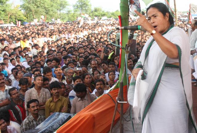 The recent Supreme Court verdict vindicating Mamata Banerjee’s stand on Singur escalated her popularity among farmers. (HT Photo) The recent Supreme Court verdict vindicating Mamata Banerjee’s stand on Singur escalated her popularity among farmers. (HT Photo)