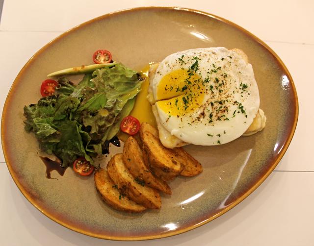 The hearty but elegant croque madame, crowned with a fried egg and oozing with a cheesy béchamel sauce, was perfect comfort food. (Satyabrata Tripathy/ Hindustan Times)