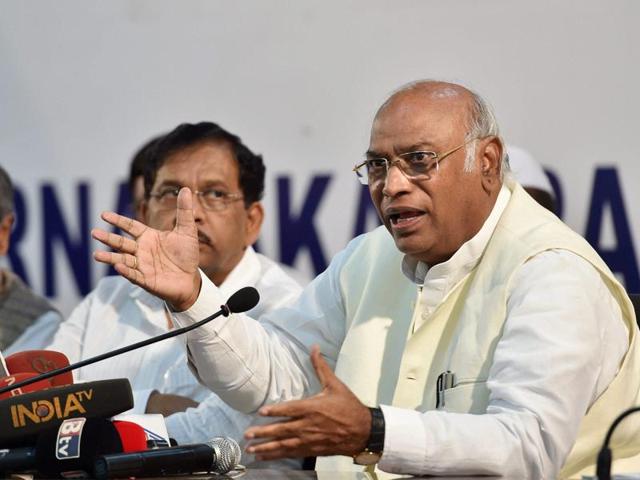 Opposition in the Lok Sabha Mallikarjun Kharge said the BJP-PDP coalition government should take responsibility of the situation in Kashmir.(PTI)
