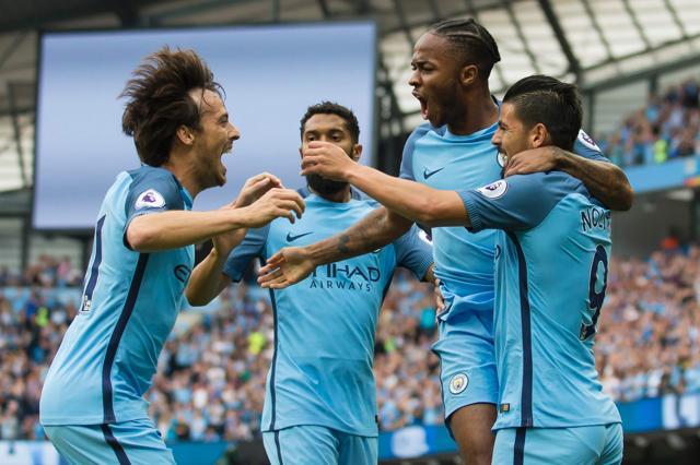 Manchester City's Raheem Sterling (2nd R) celebrates with his teammates. (AFP Photo) Manchester City's Raheem Sterling (2nd R) celebrates with his teammates. (AFP Photo)