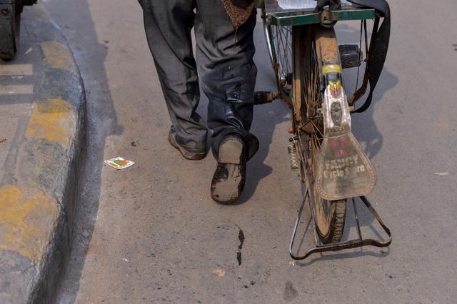 Ram Babu pushes his bicycle as his trousers get wet from a melting ice block. (AFP) Ram Babu pushes his bicycle as his trousers get wet from a melting ice block. (AFP)