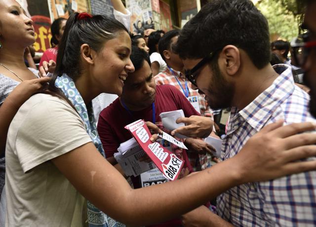 Outgoing JNU students’ union vice-president Shehla Rashid talks to a student at the university on Friday. (Vipin Kumar/HT Photo) Outgoing JNU students’ union vice-president Shehla Rashid talks to a student at the university on Friday. (Vipin Kumar/HT Photo)