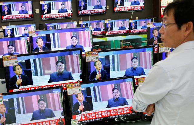 A sales assistant watches TV sets broadcasting a news report on North Korea's fifth nuclear test, in Seoul, South Korea, September 9, 2016. (REUTERS) A sales assistant watches TV sets broadcasting a news report on North Korea's fifth nuclear test, in Seoul, South Korea, September 9, 2016. (REUTERS)