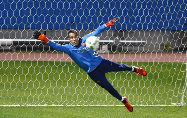 Claudio Bravo is expected to make his Manchester City debut.- (AP)