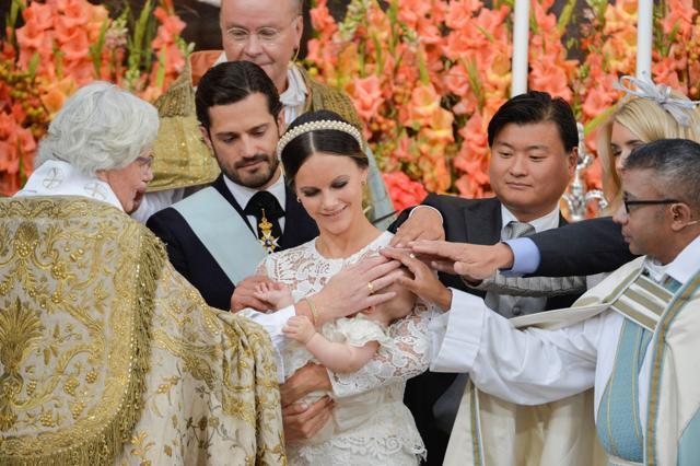 Sweden's Princess Sofia holds her son Prince Alexander, while Archbishop Antje Jackelen (L), Prince Carl Philip (2nd L), godparents Jan-Ake Hansson, (3rd R), Lina Frejd (2nd R) and Reverend Michael Bjerkhagen (R) give their blessings during his christening. (REUTERS) Sweden's Princess Sofia holds her son Prince Alexander, while Archbishop Antje Jackelen (L), Prince Carl Philip (2nd L), godparents Jan-Ake Hansson, (3rd R), Lina Frejd (2nd R) and Reverend Michael Bjerkhagen (R) give their blessings during his christening. (REUTERS)