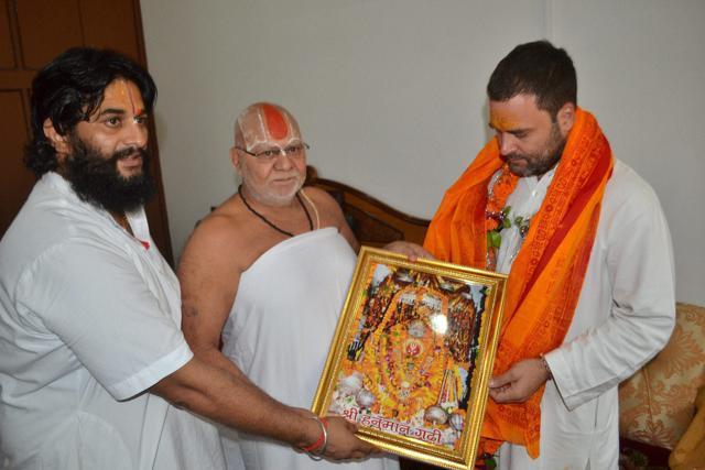Congress vice-president Rahul Gandhi being presented a memento by Mahant Gyandas at the Hanumangarhi temple in Ayodhya on Friday. (PTI)