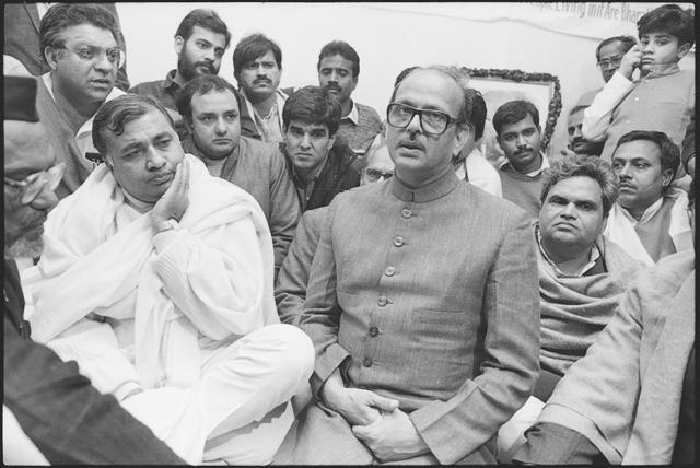 A file picture from December 17, 1990. Arif Mohammad Khan is seen with former Prime Minister and Janata Dal leader VP Singh. (Rajiv Gupta/HT Photo) A file picture from December 17, 1990. Arif Mohammad Khan is seen with former Prime Minister and Janata Dal leader VP Singh. (Rajiv Gupta/HT Photo)