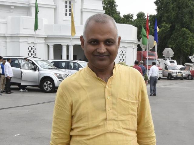 AAP MLA Somnath Bharti leaves after attending the Delhi Assembly monsoon session in New Delhi.(Sonu Mehta/HT Photo)