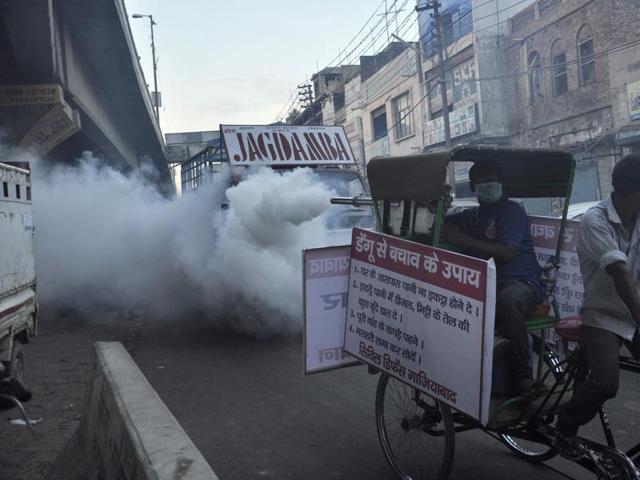 Authorities of both Noida and Ghaziabad claim they carry fogging regularly.(Sakib Ali/HT File Photo)