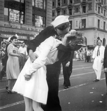 In this August 14, 1945 photo provided by the US Navy, a sailor and a nurse kiss in Manhattan's Times Square, as New York City celebrates the end of World War II. The woman, Greta Zimmer Friedman, died on September 8, 2016, at the age of 92. (AP File ) In this August 14, 1945 photo provided by the US Navy, a sailor and a nurse kiss in Manhattan's Times Square, as New York City celebrates the end of World War II. The woman, Greta Zimmer Friedman, died on September 8, 2016, at the age of 92. (AP File )
