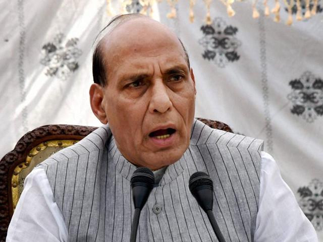 Nabeel Ahmad Wani, a youth from Udhampur in J&K, who topped the BSF entrance exam, meeting the home minister Rajnath Singh in New Delhi on Sunday.(PTI Photo)