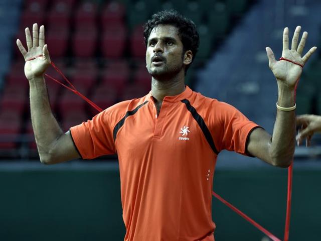 Saketh Myneni during a practice session of Davis Cup at Delhi Lawn Tennis Association (DLTA).(Arun Sharma/HT PHOTO)